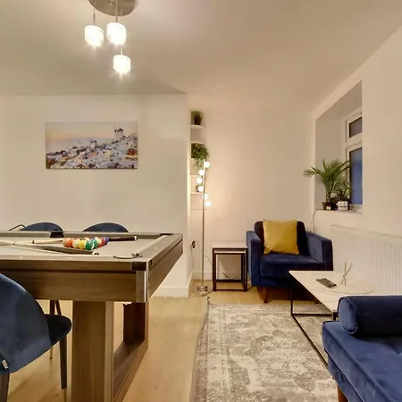Southsea Getaway Apartment With Pool Table And Hot Tub Portsmouth Exterior photo