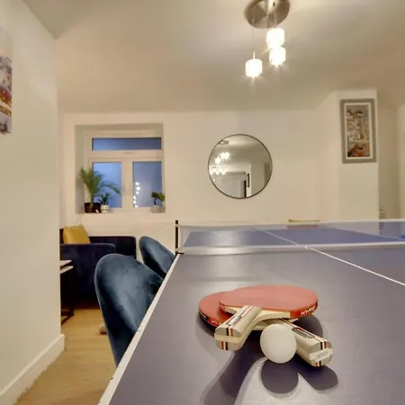 Southsea Getaway Apartment With Pool Table And Hot Tub Portsmouth Exterior photo