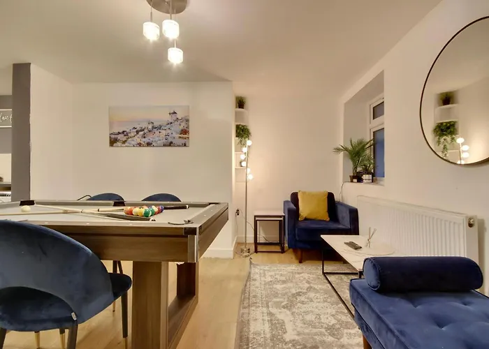 Southsea Getaway Apartment With Pool Table And Hot Tub