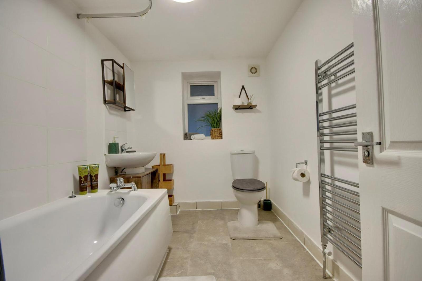 Southsea Getaway With Pool Table And Hot Tub Apartment Portsmouth