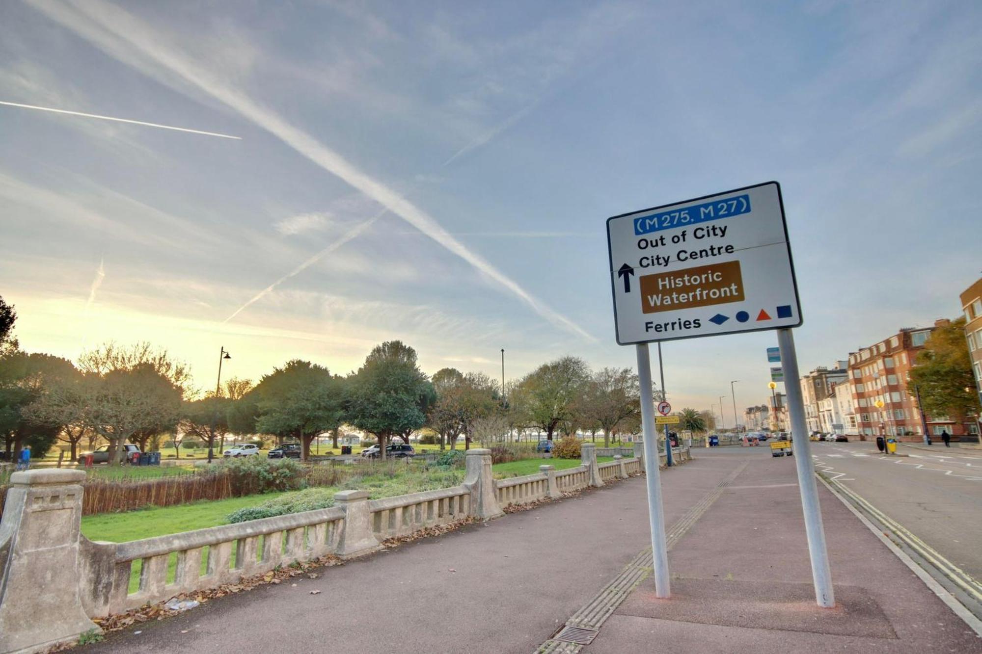 Southsea Getaway With Pool Table And Hot Tub